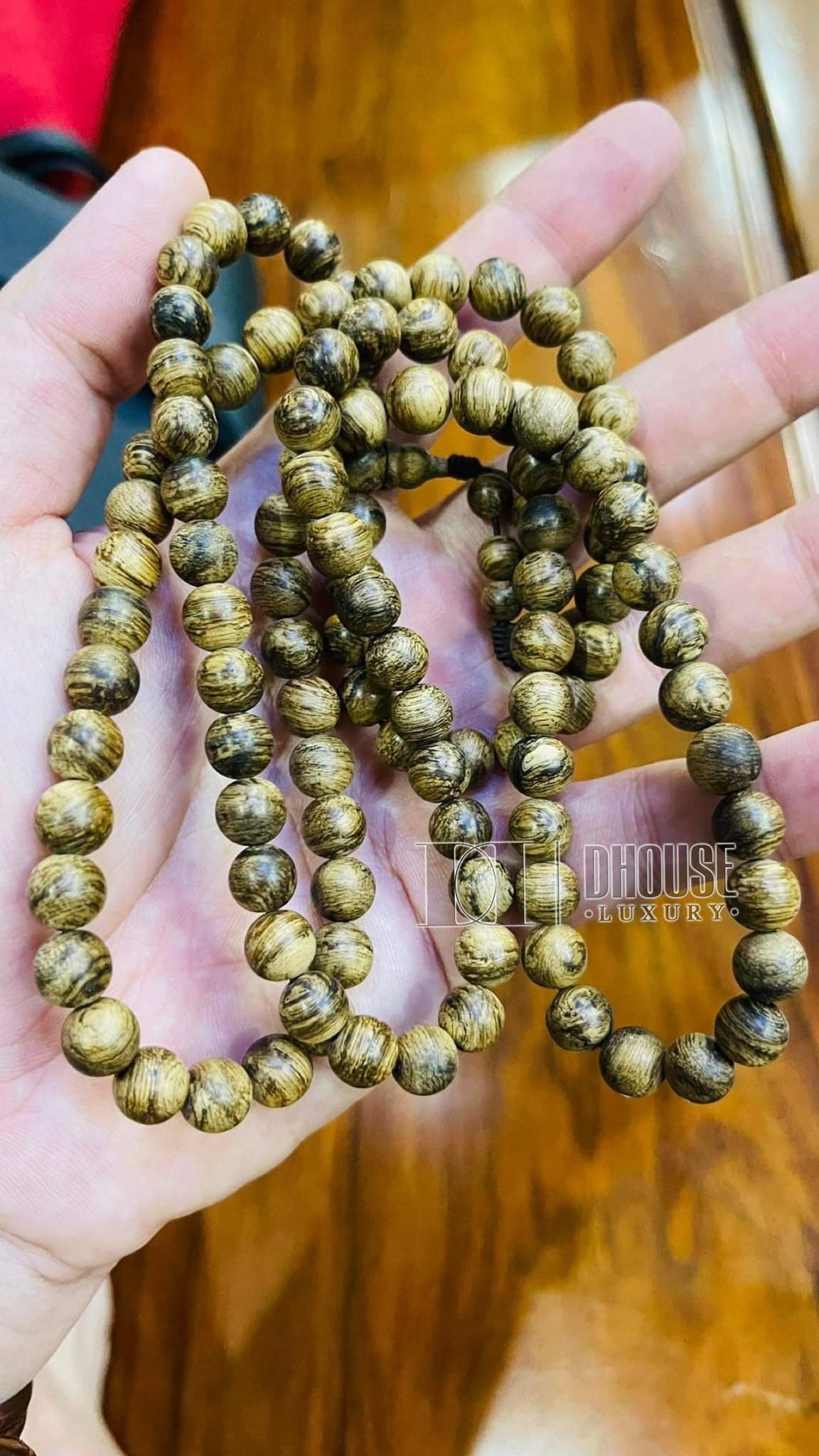 Lợi ích của việc đeo vòng tay trầm hương.